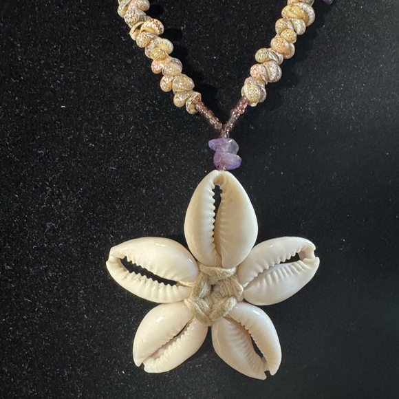 Seashell and Amethyst Chip Necklace with beautiful flower pendant out of shells. - Picture 3 of 6